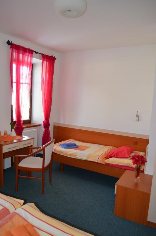 Hotel U Kapra ลาซนิเย บิเยโลห์รัด ภายนอก รูปภาพ