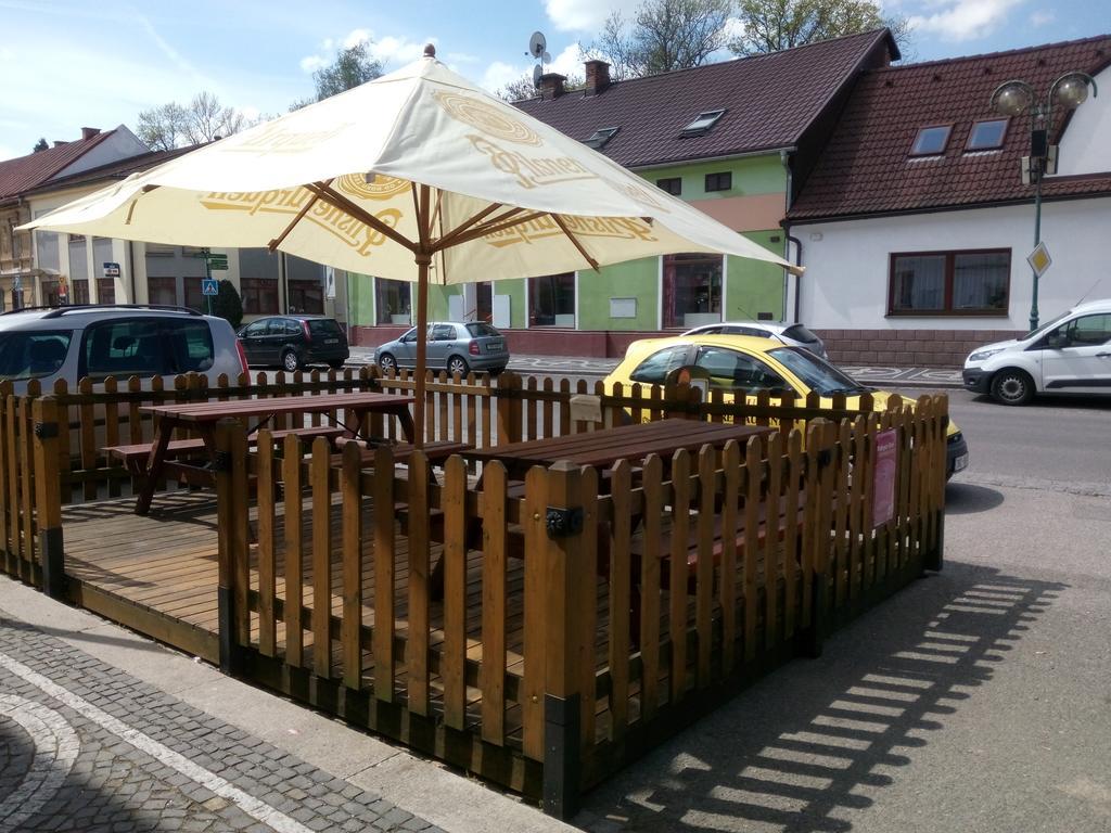 Hotel U Kapra ลาซนิเย บิเยโลห์รัด ภายนอก รูปภาพ
